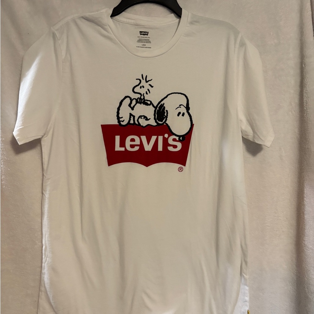 Levi's Unisex White Tee with Snoopy Graphic